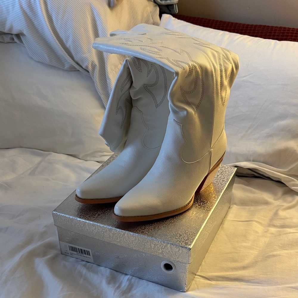 Elegant White Women's Boots